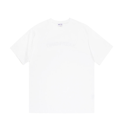 [티미드프리크] 아크 로고 화이트 오버핏 티셔츠
